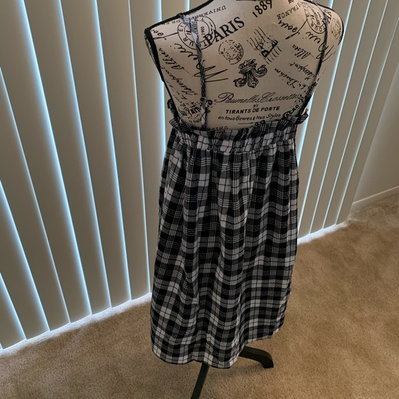 String dress 👗 - Picture 3 of 4